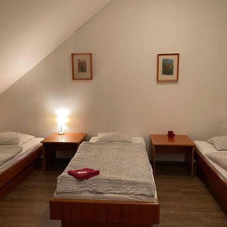 Restaurace U Vlkove Hotel Kamenice Luaran gambar
