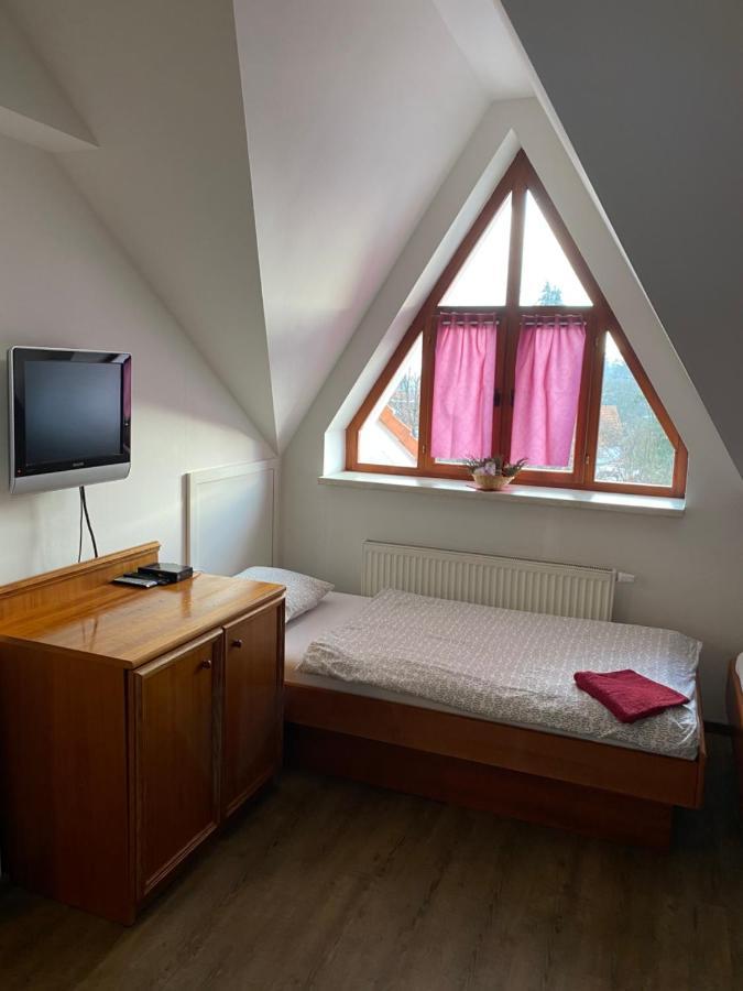 Restaurace U Vlkove Hotel Kamenice Luaran gambar