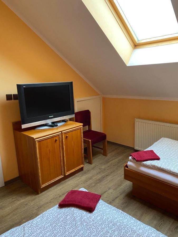 Restaurace U Vlkove Hotel Kamenice Luaran gambar